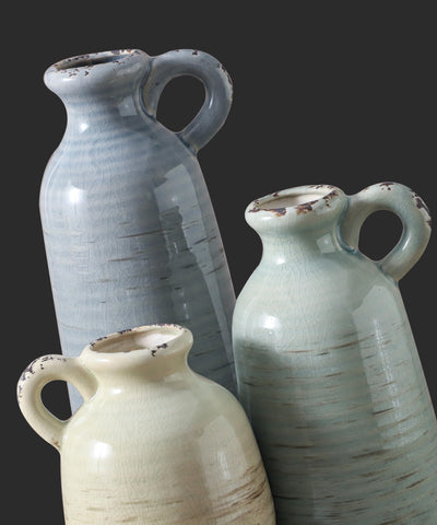 OOIT rustic farmhouse vases highlight modern centerpiece possibilities.