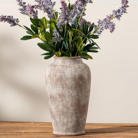 OOIT wedding or housewarming gift vase conveys thoughtful style.
