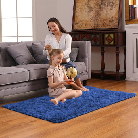 Ophanie blue rug made of polyester and easy to clean