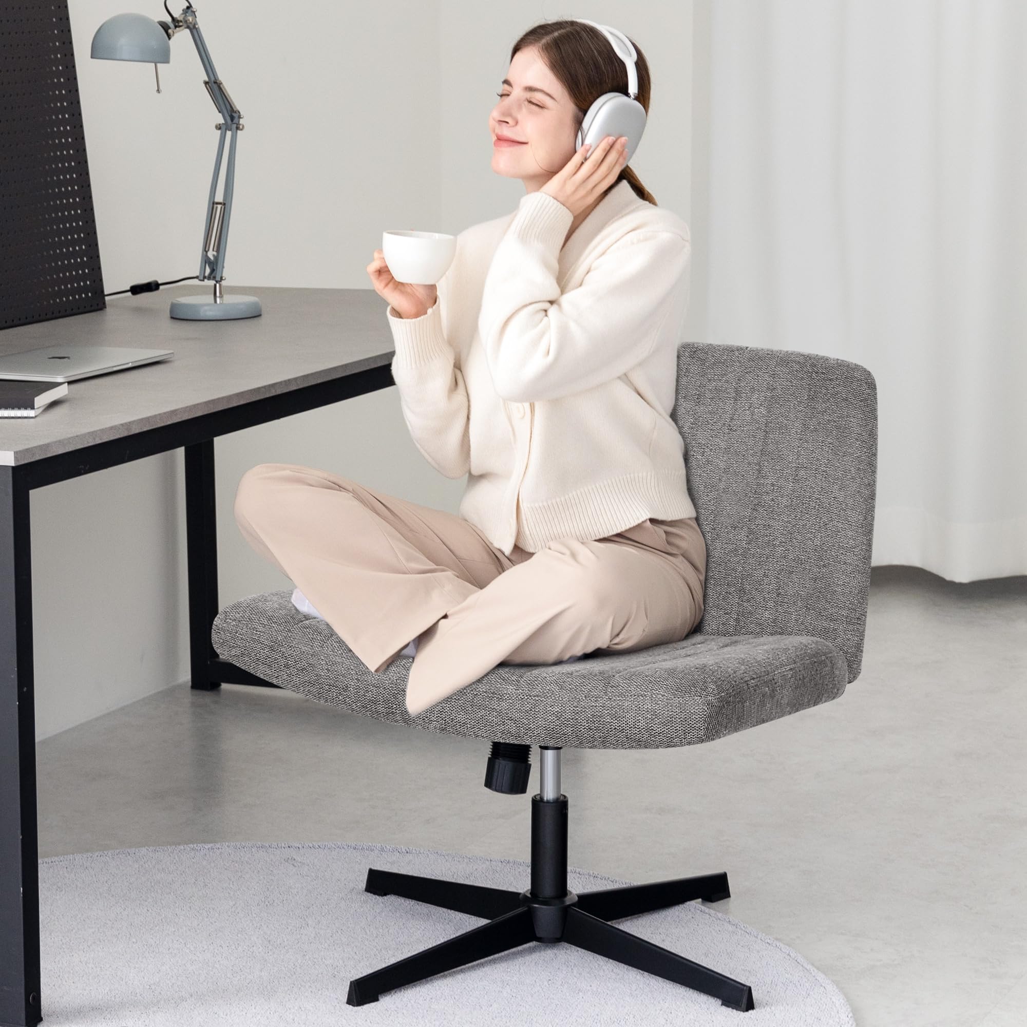 Orange Factory Criss Cross Chair height-adjustment for personalized seating