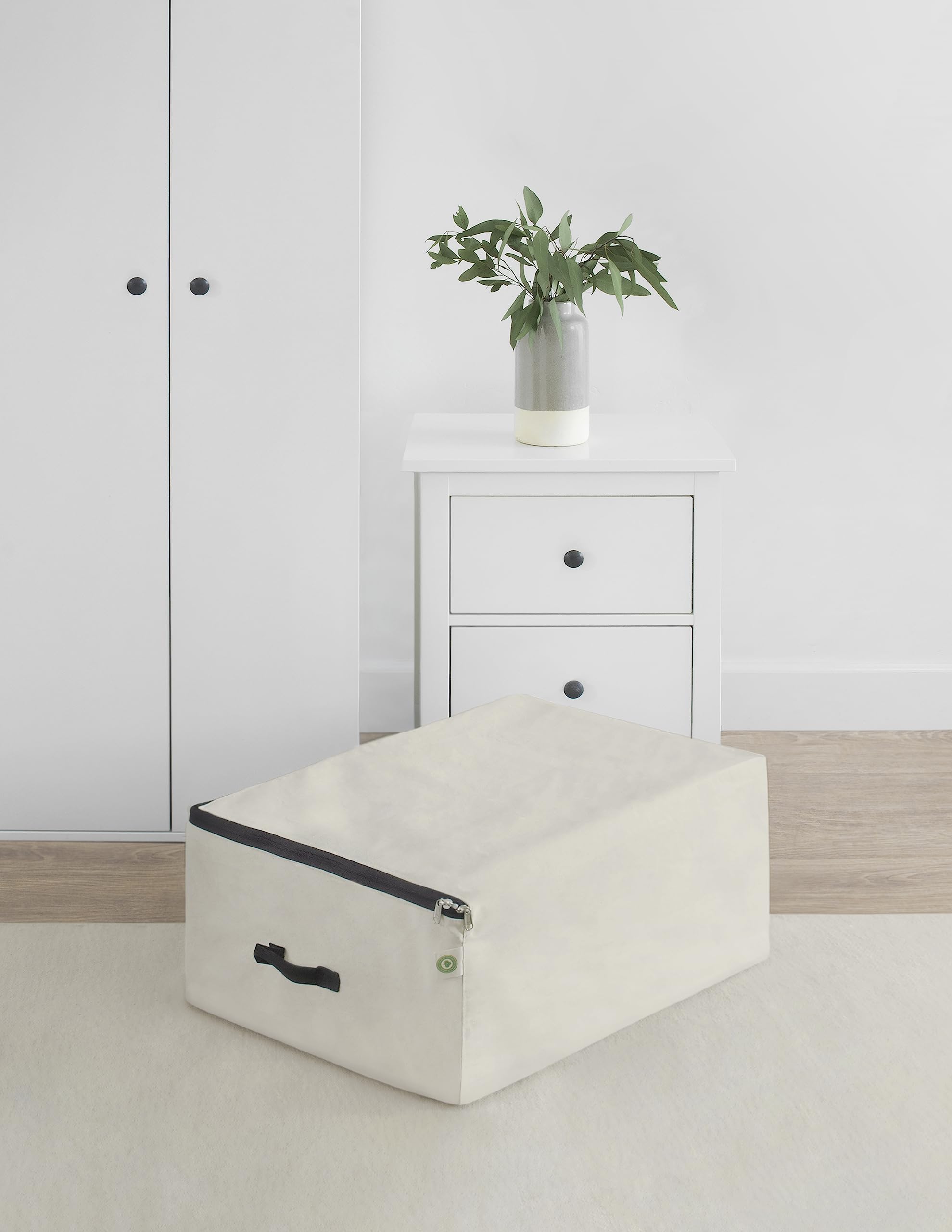 Durable canvas construction of Organic Cotton Mart storage bag.