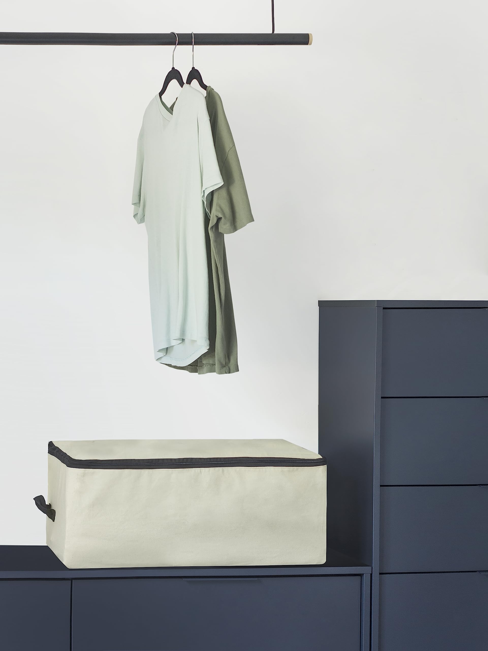 Zippered Organic Cotton Mart bag shielding linens from dust.
