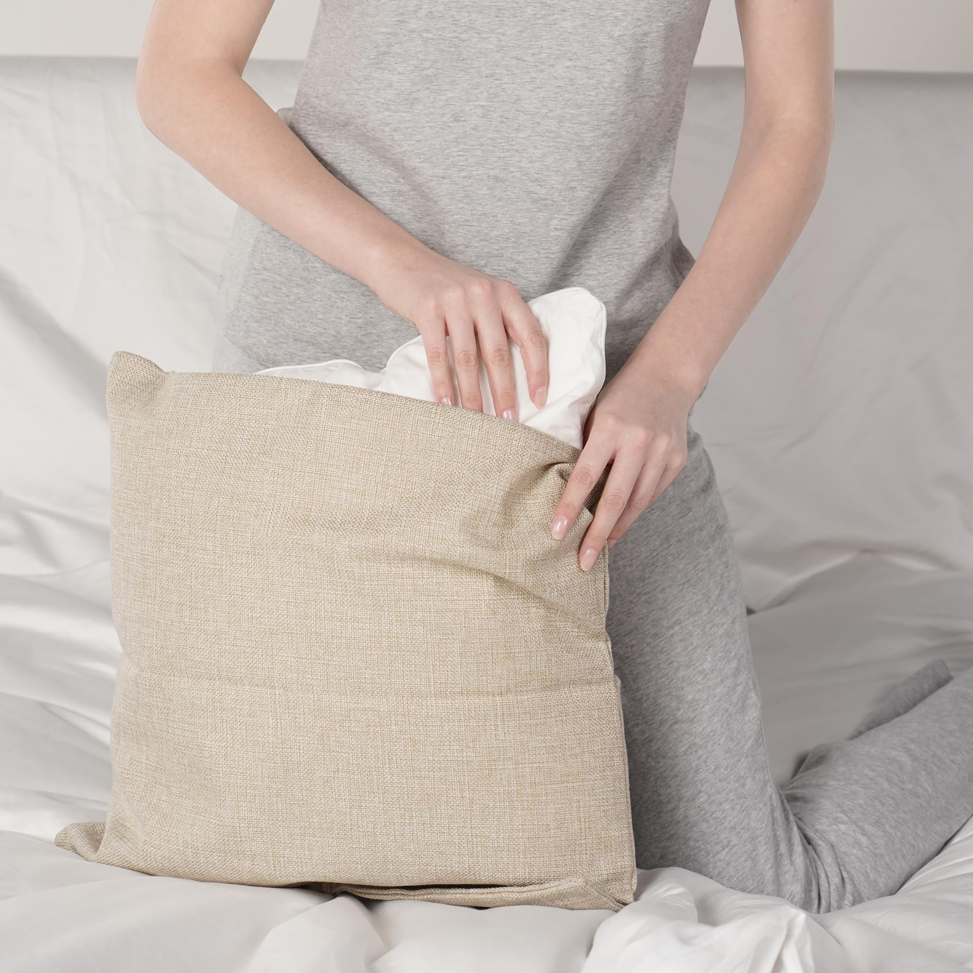 Oubonun 3D filled pillow insert with plush support.