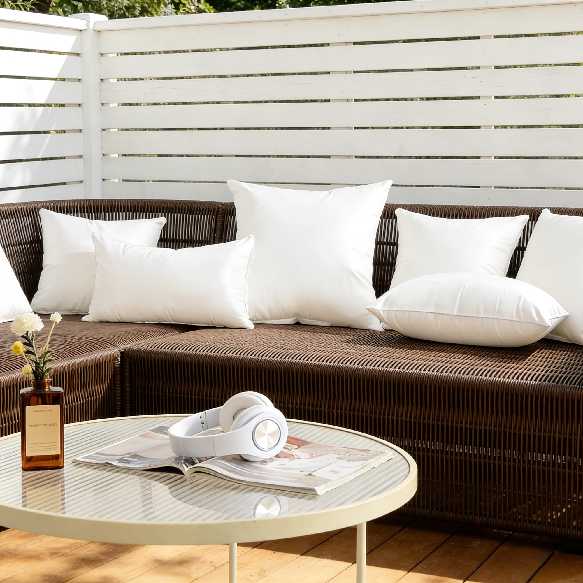 Oubonun 100% polyester fill offers soft, supportive comfort.