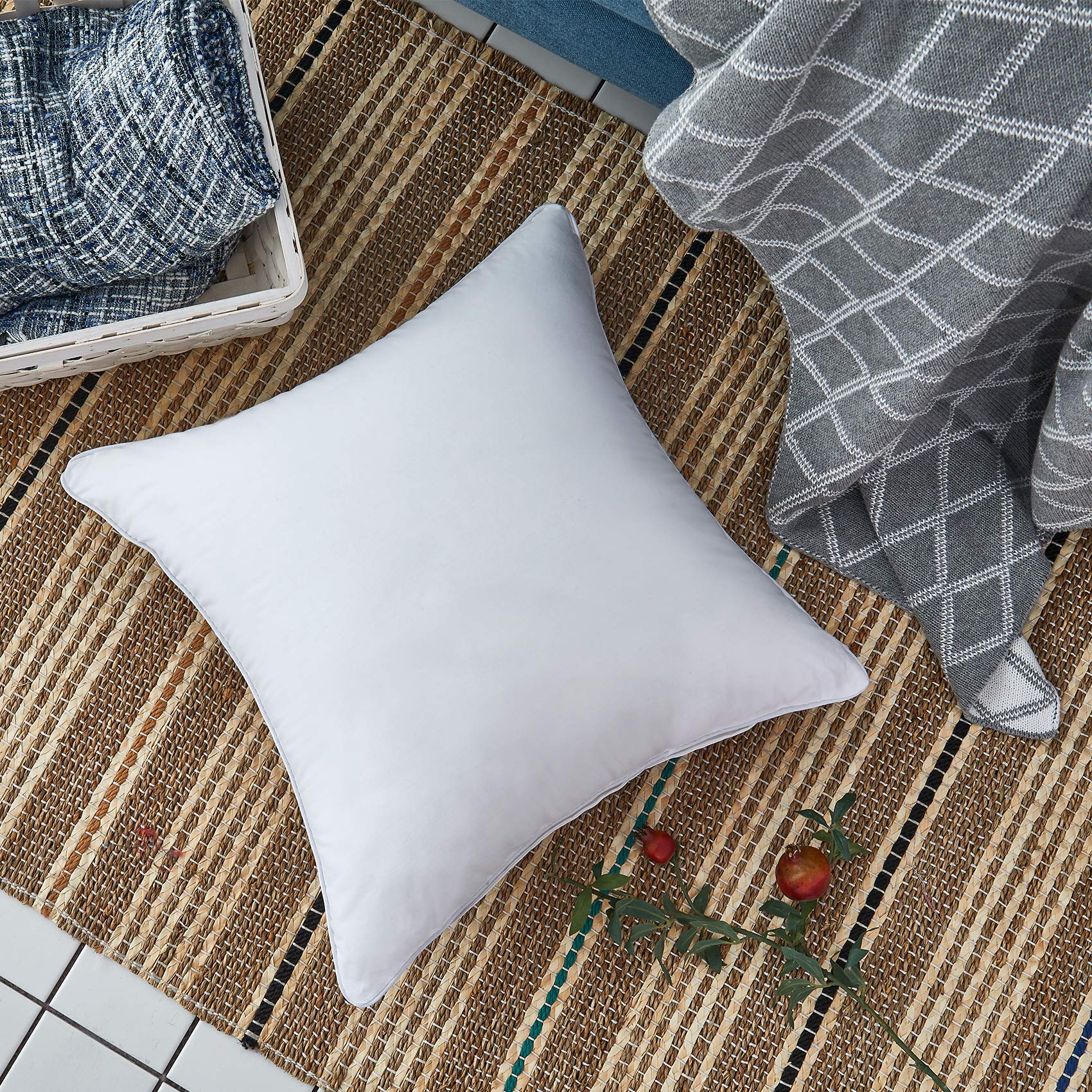 Oubonun pillow insert features hidden zipper for simple adding or removing fillings.