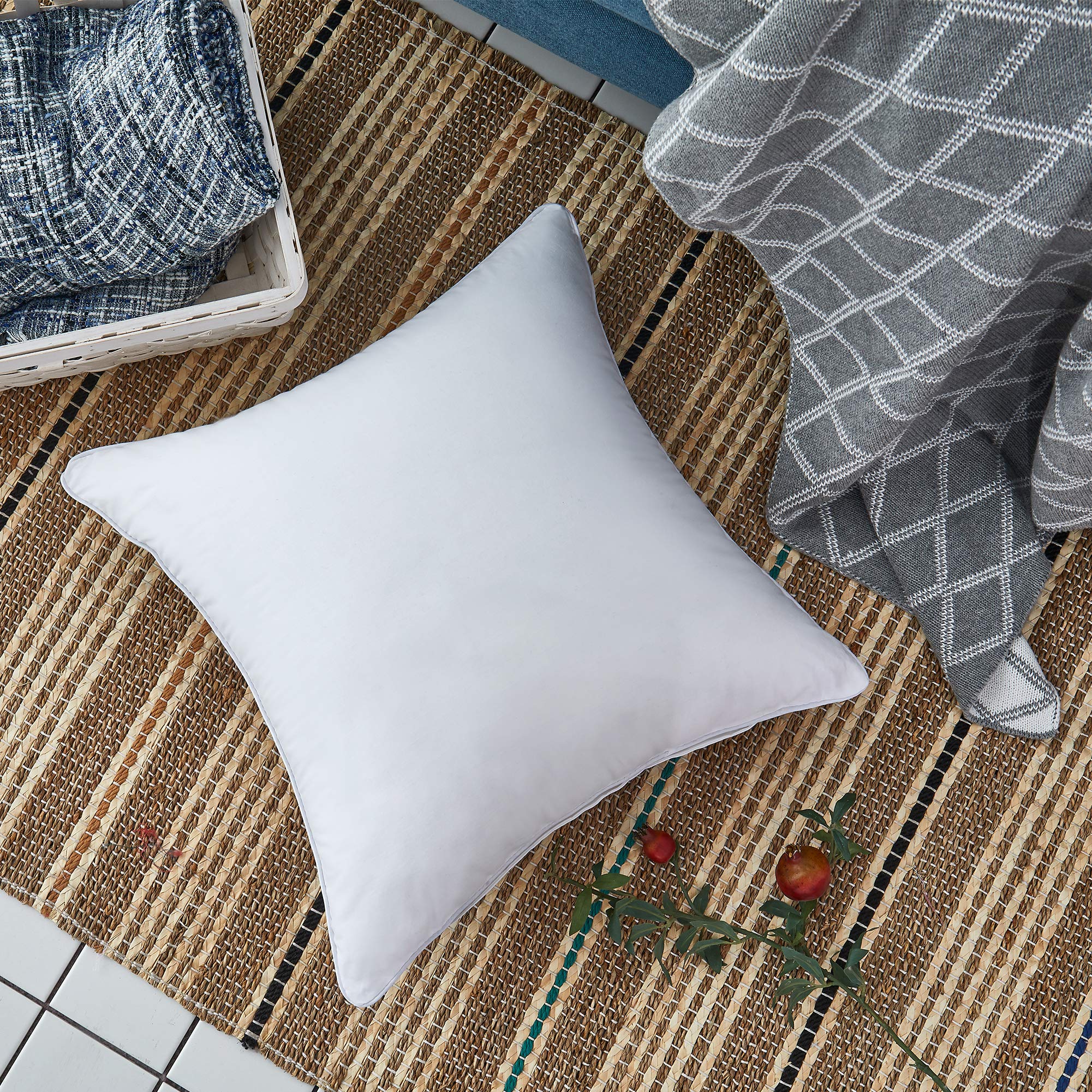 Oubonun two-piece 22-inch pillow set ideal for versatile living room decor.