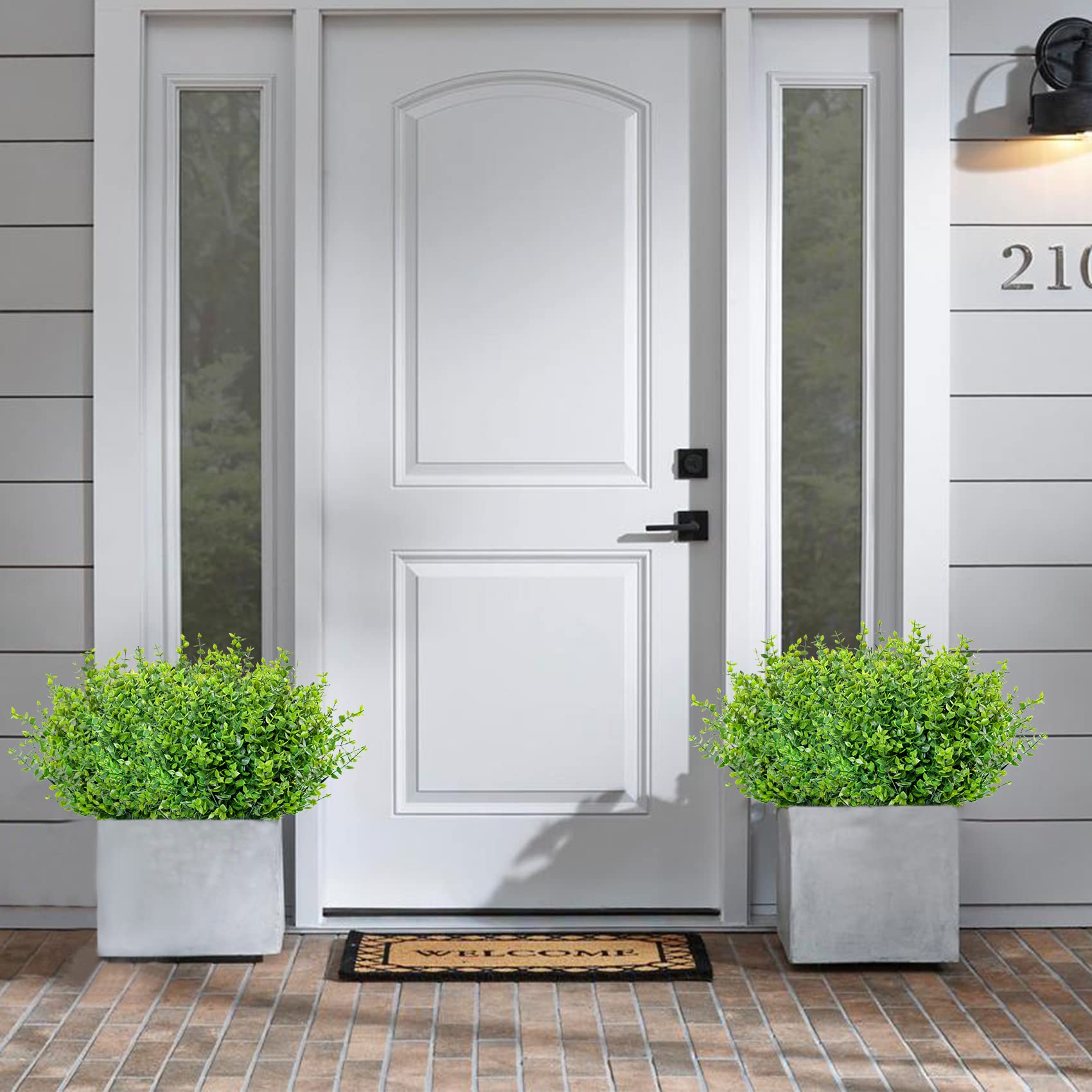 Ouddy Decor UV-resistant stems maintain color on porches and patios