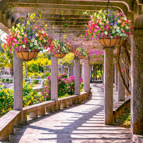Ouddy Decor indoor/outdoor hanging flowers suit porches and gardens with versatile styling.