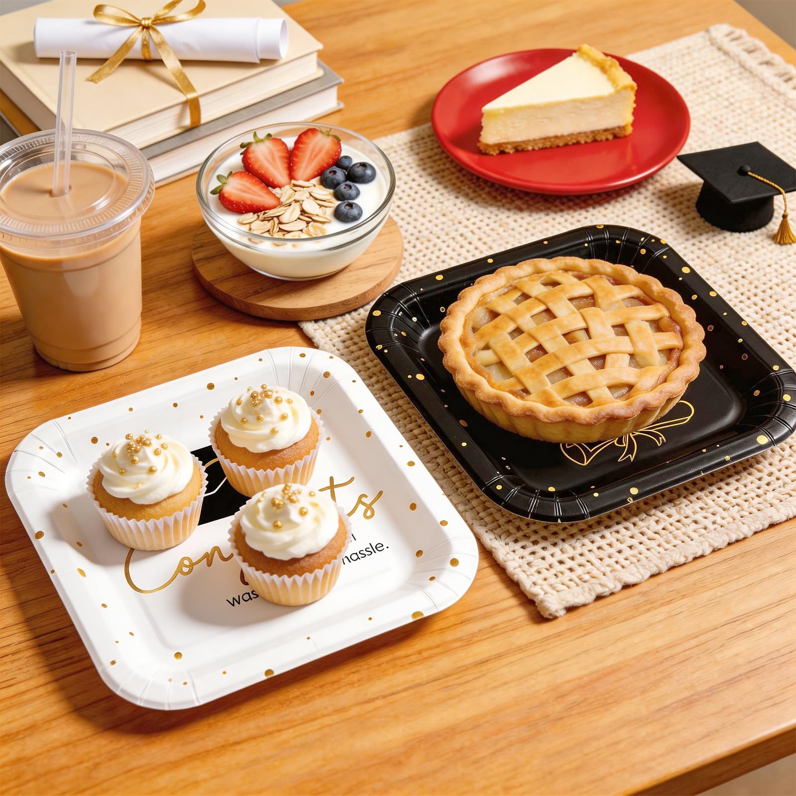 OuMuaMua white-gold square plates for an elegant dessert display.