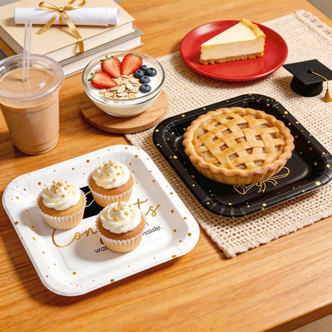 OuMuaMua white-gold square plates for an elegant dessert display.