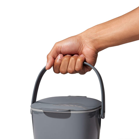 OXO Good Grips compost bin with smooth rim simplifies cleaning after use.