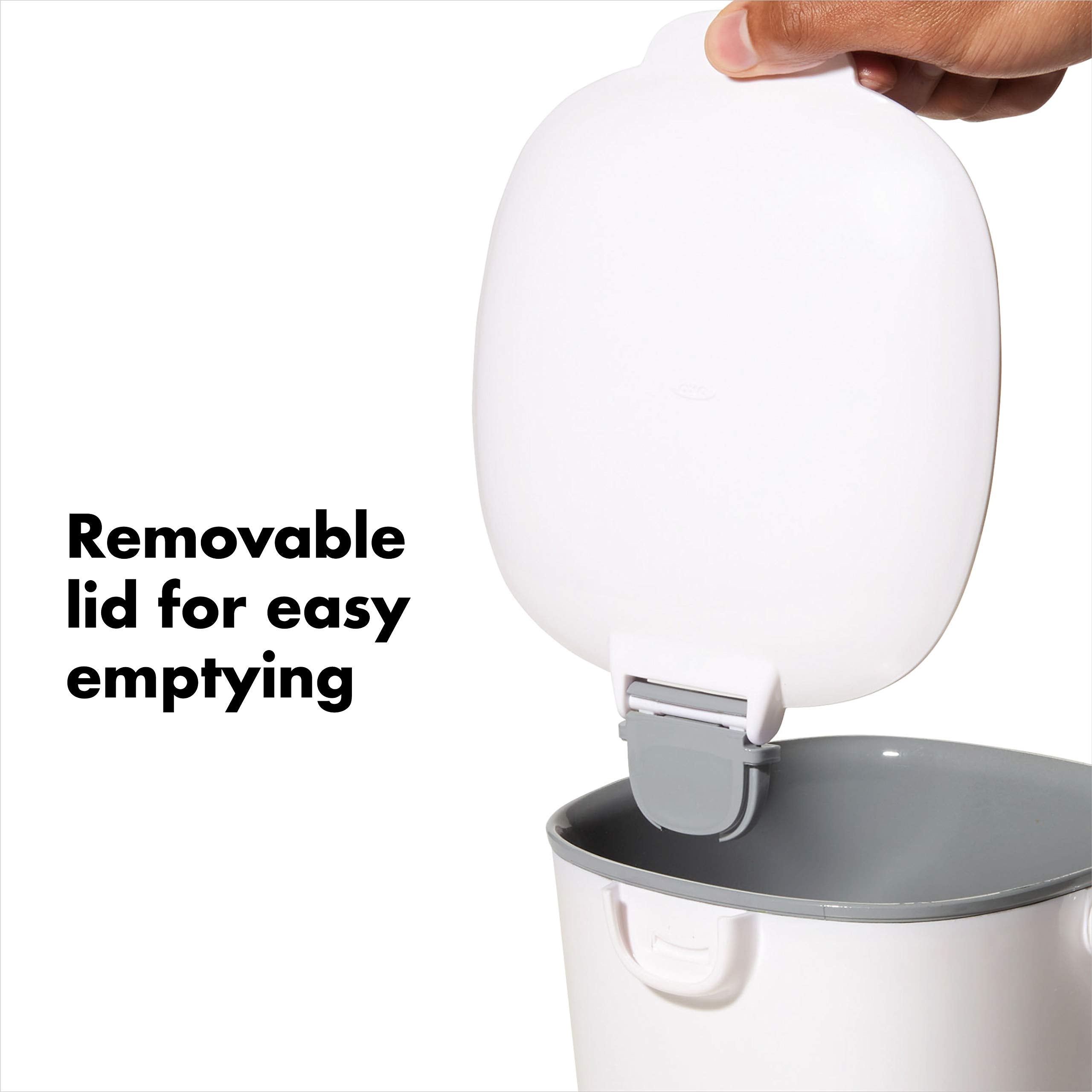 OXO Good Grips compost bin rotating handle makes transporting to outdoors simple.