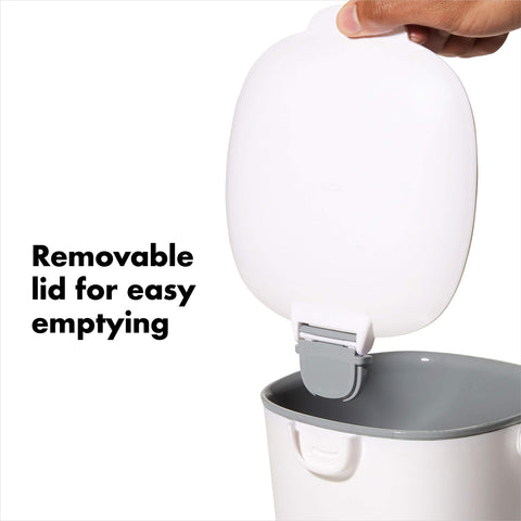 OXO Good Grips compost bin rotating handle makes transporting to outdoors simple.