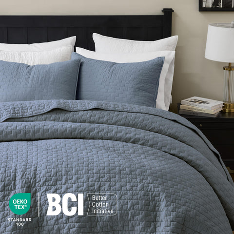 Palassio 100% cotton fabric enhances softness and breathability for everyday use.