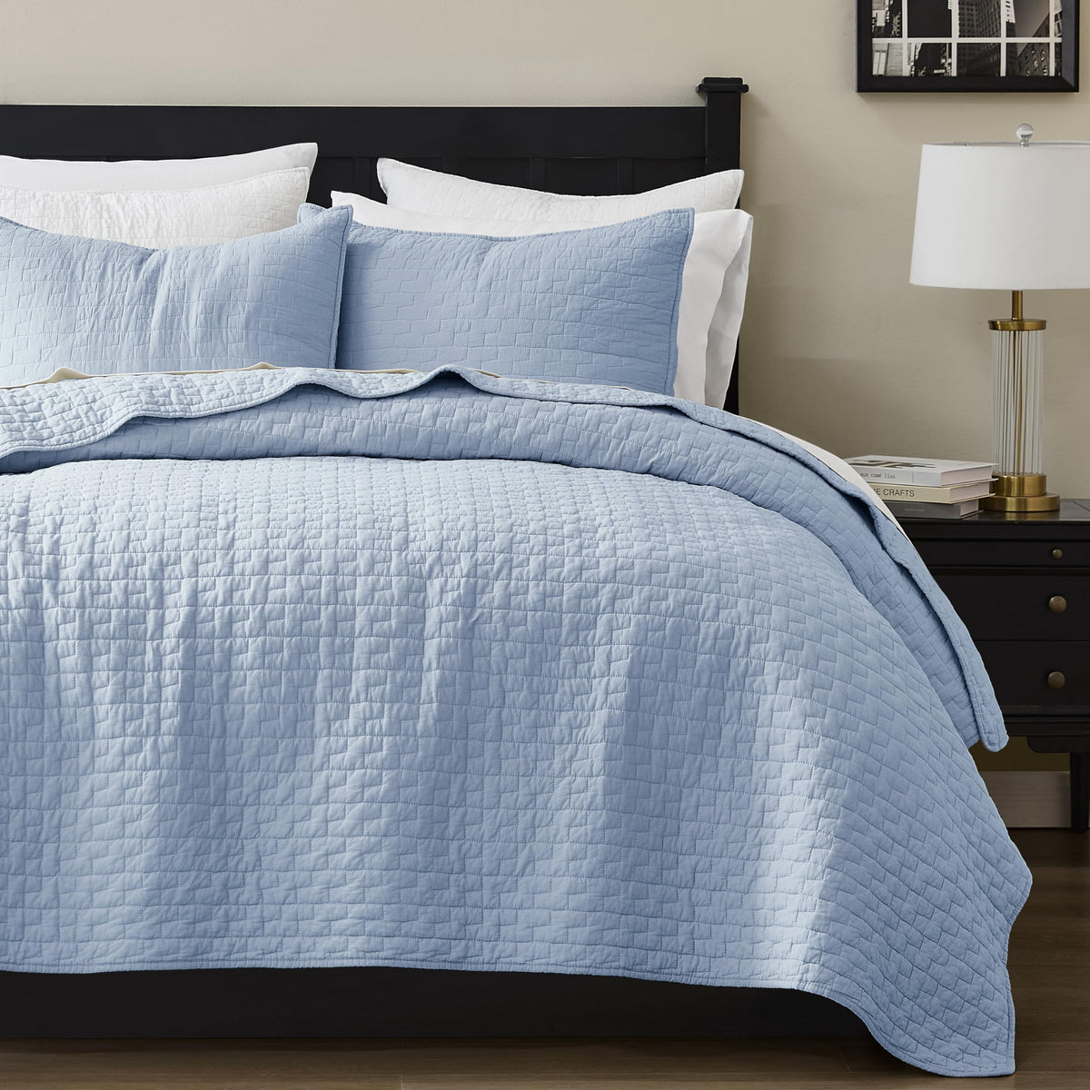 Palassio Baby Blue queen quilt shows 90x96 inches for breathable comfort.