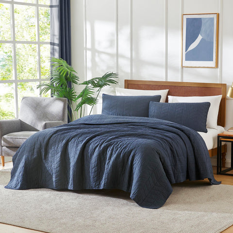 Palassio quilt stitching detail highlights durability and even filling distribution.