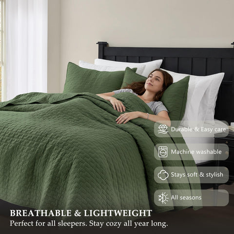 Palassio year-round bedspread suits warm and cool seasons.