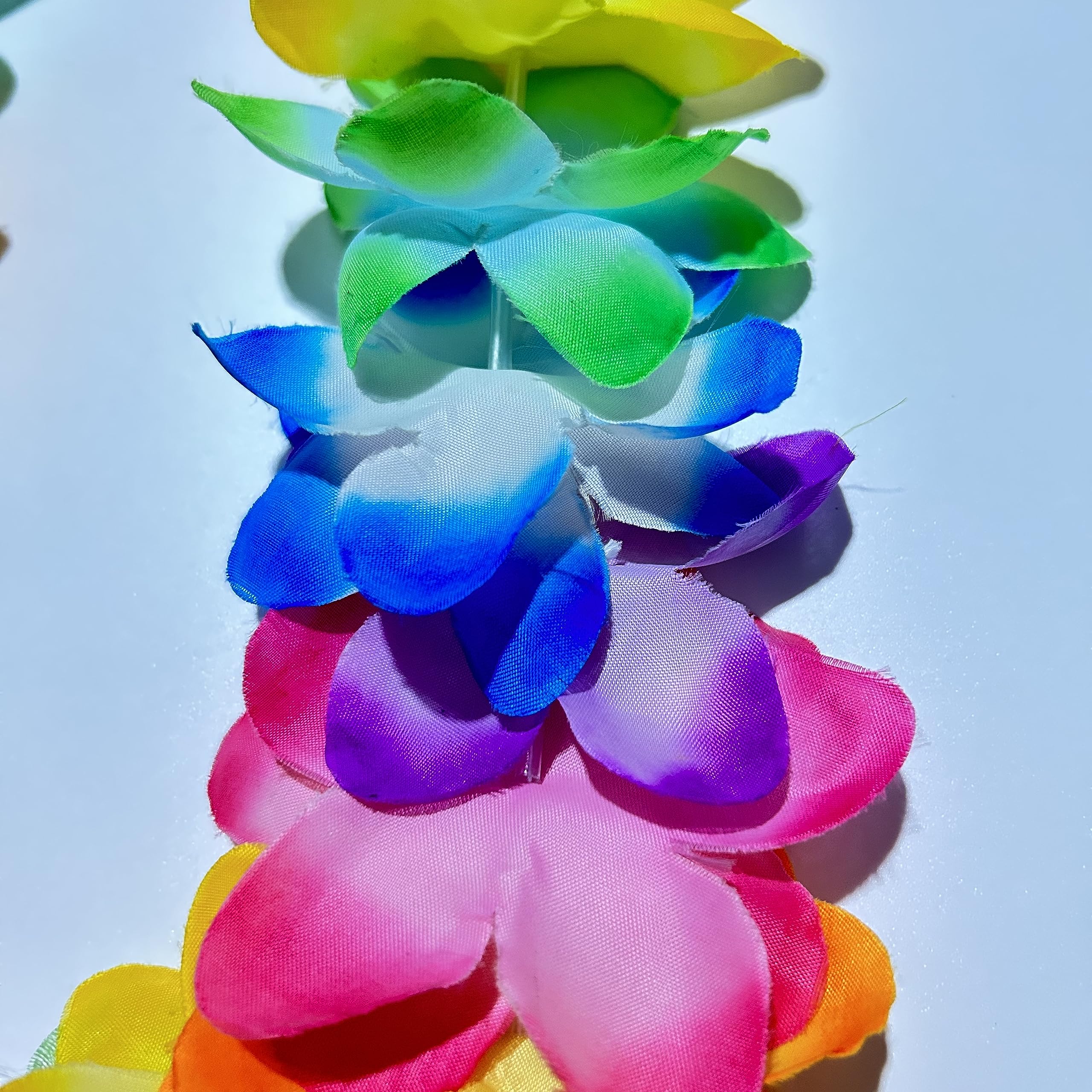 Patyflow 200pcs leis, full-size 36 inches, ideal for Luau celebrations and group wear.