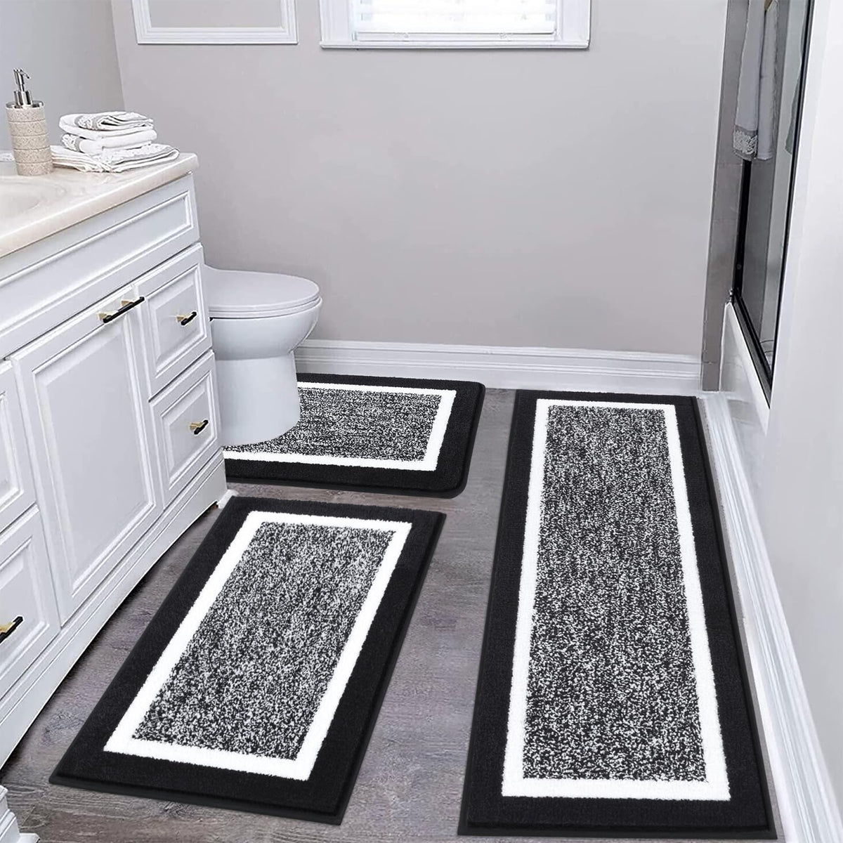 Pauwer bathroom rug set 3-piece in plush microfiber delivers soft comfort and fast absorption.