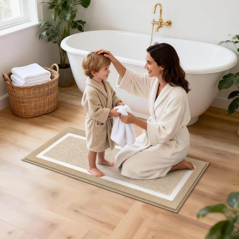 Pauwer beige bathroom mats brighten and warm the space.