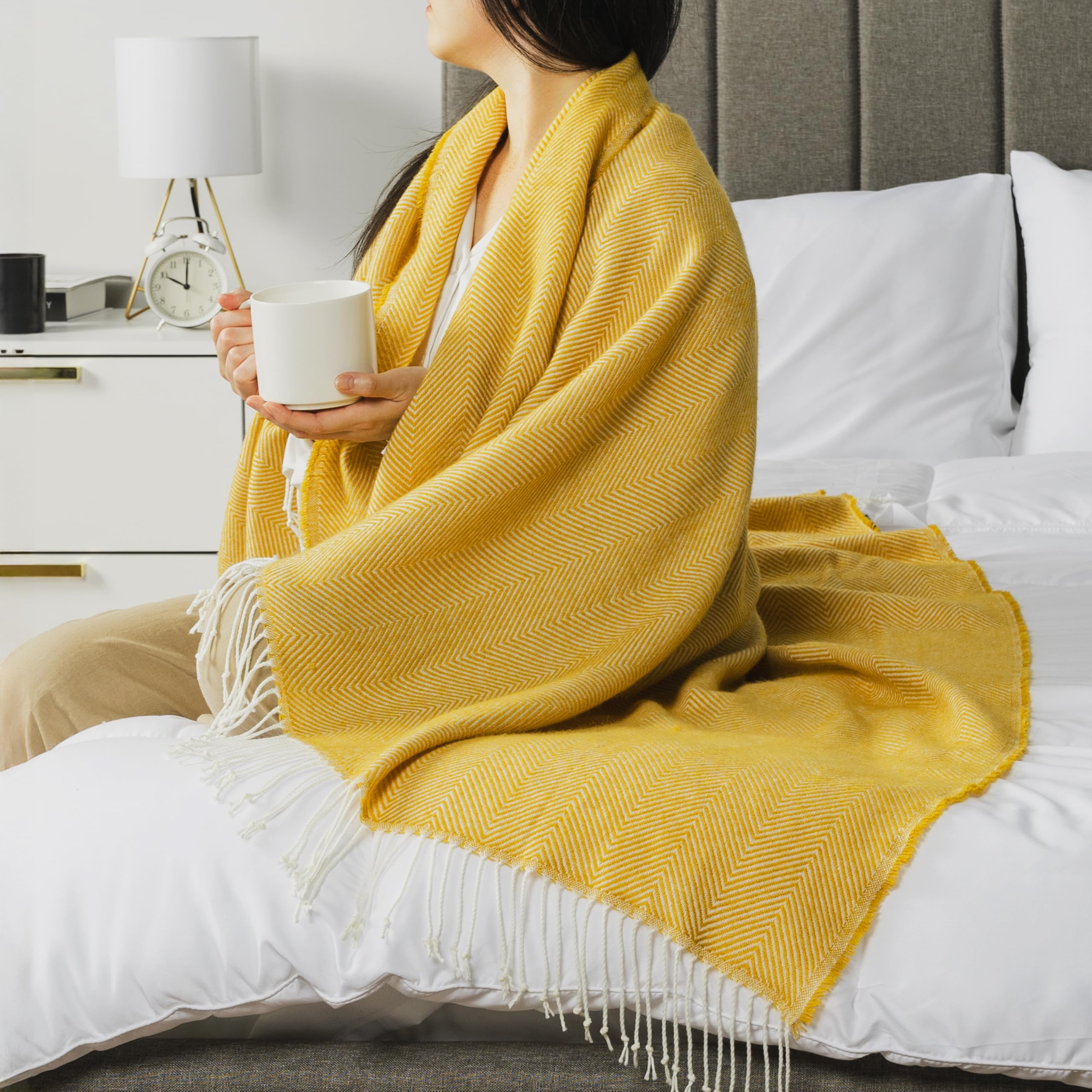PAVILIA outdoor-ready throw for picnics and breezy evenings