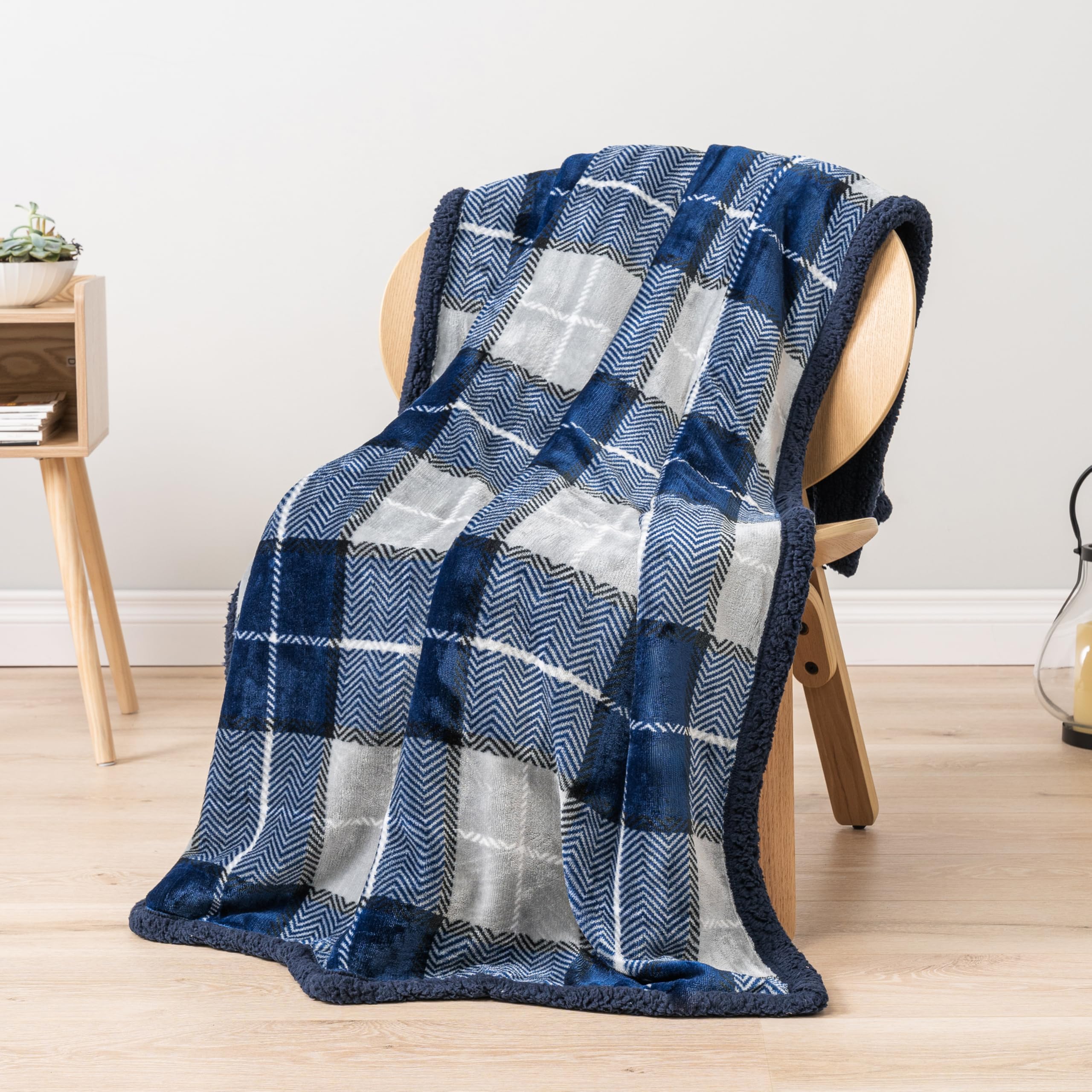 PAVILIA easy-care machine-washable blanket for simple maintenance.