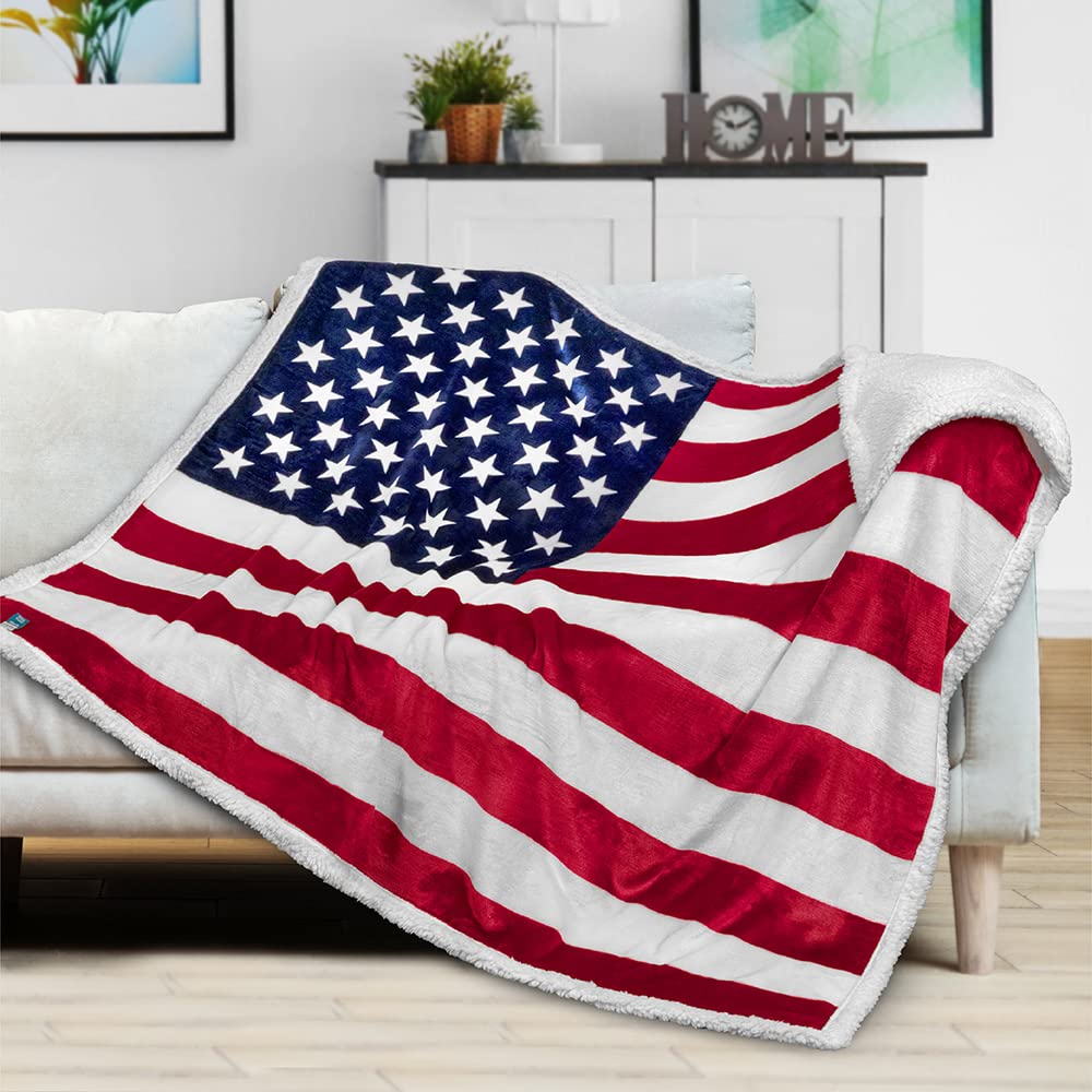 Pavilia Patriotic Blanket navy color adds versatile accent to living spaces
