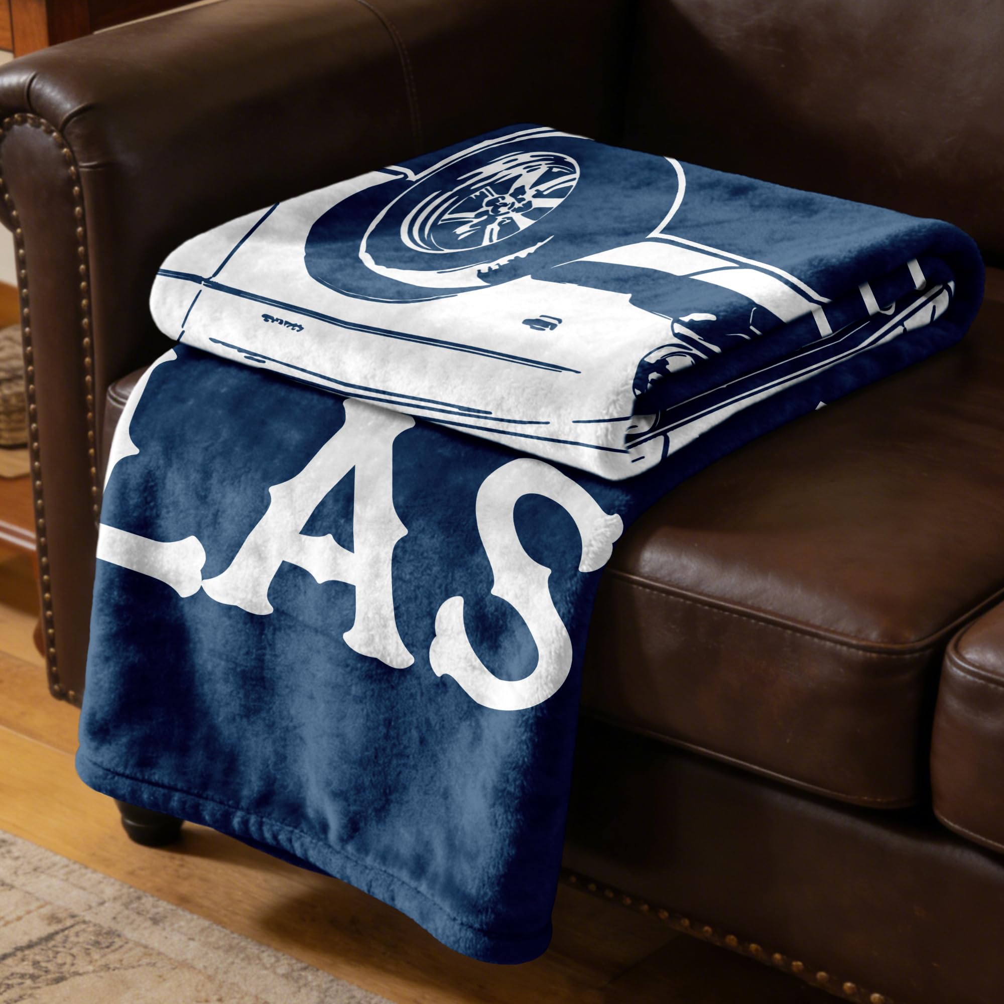 PAZISOL blanket suitable indoors and outdoors for year-round warmth.