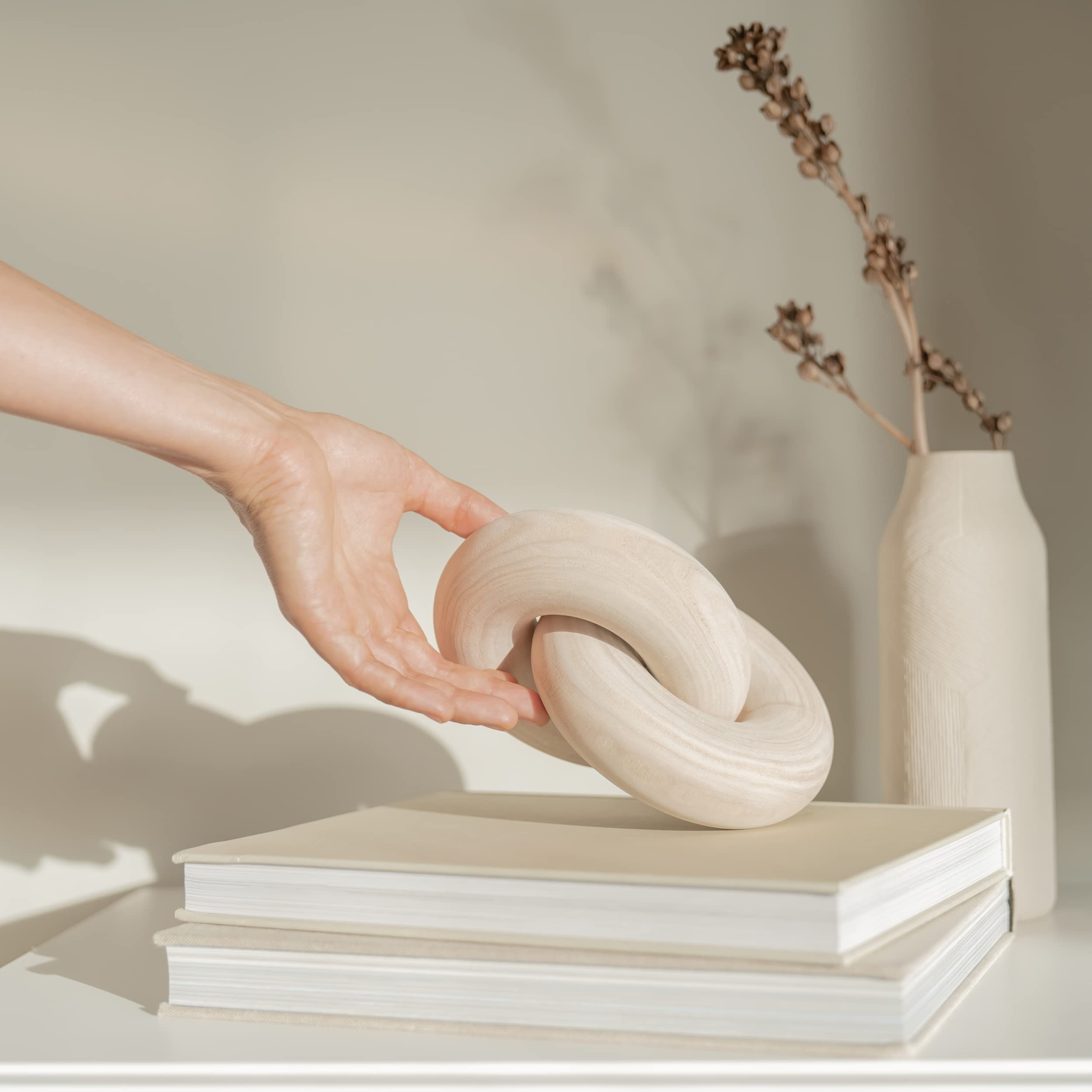 Peakoly Wood Knot Decor Natural gift-ready packaging makes a thoughtful housewarming gift.