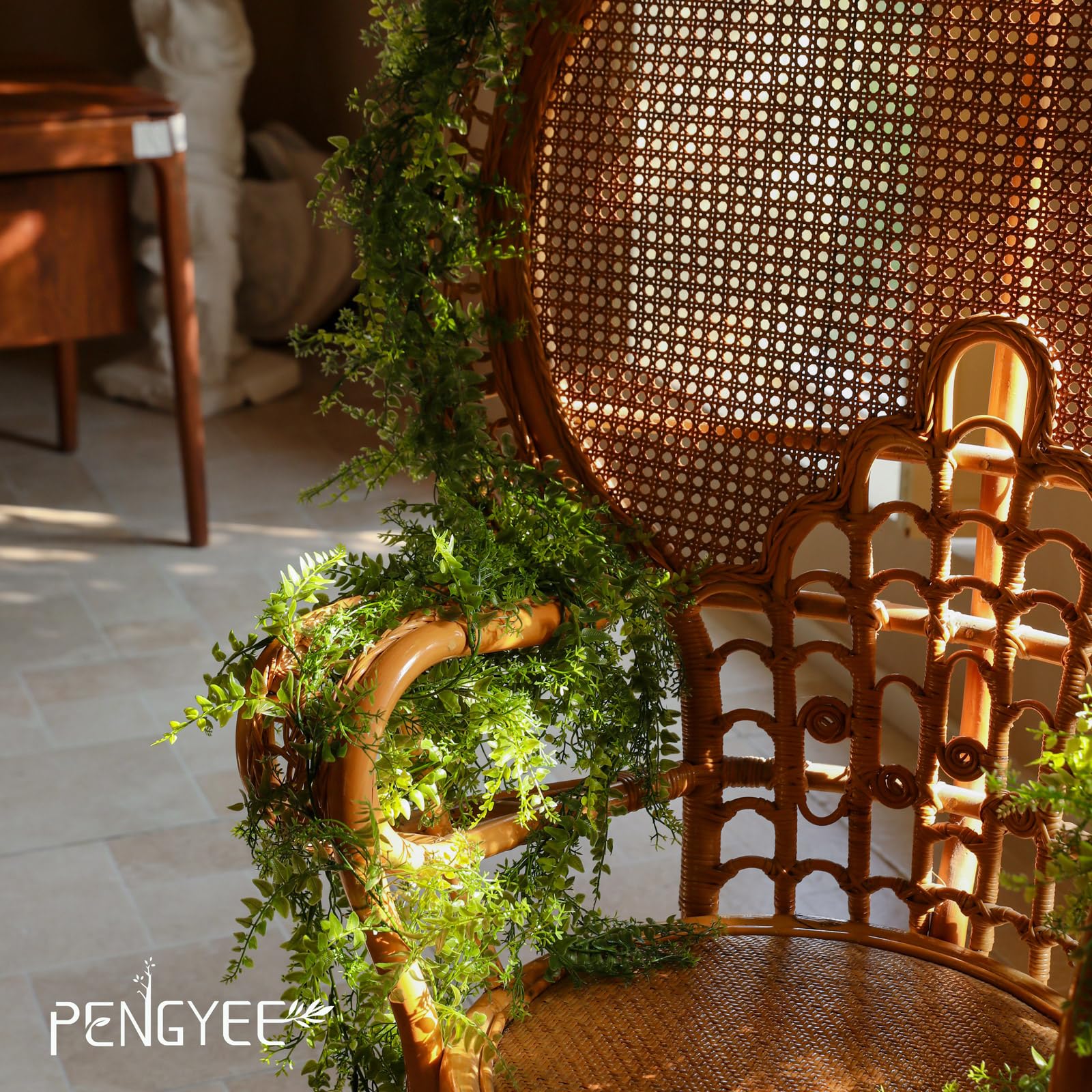 PENGYEE outdoor-indoor friendly garland suits weddings and events.