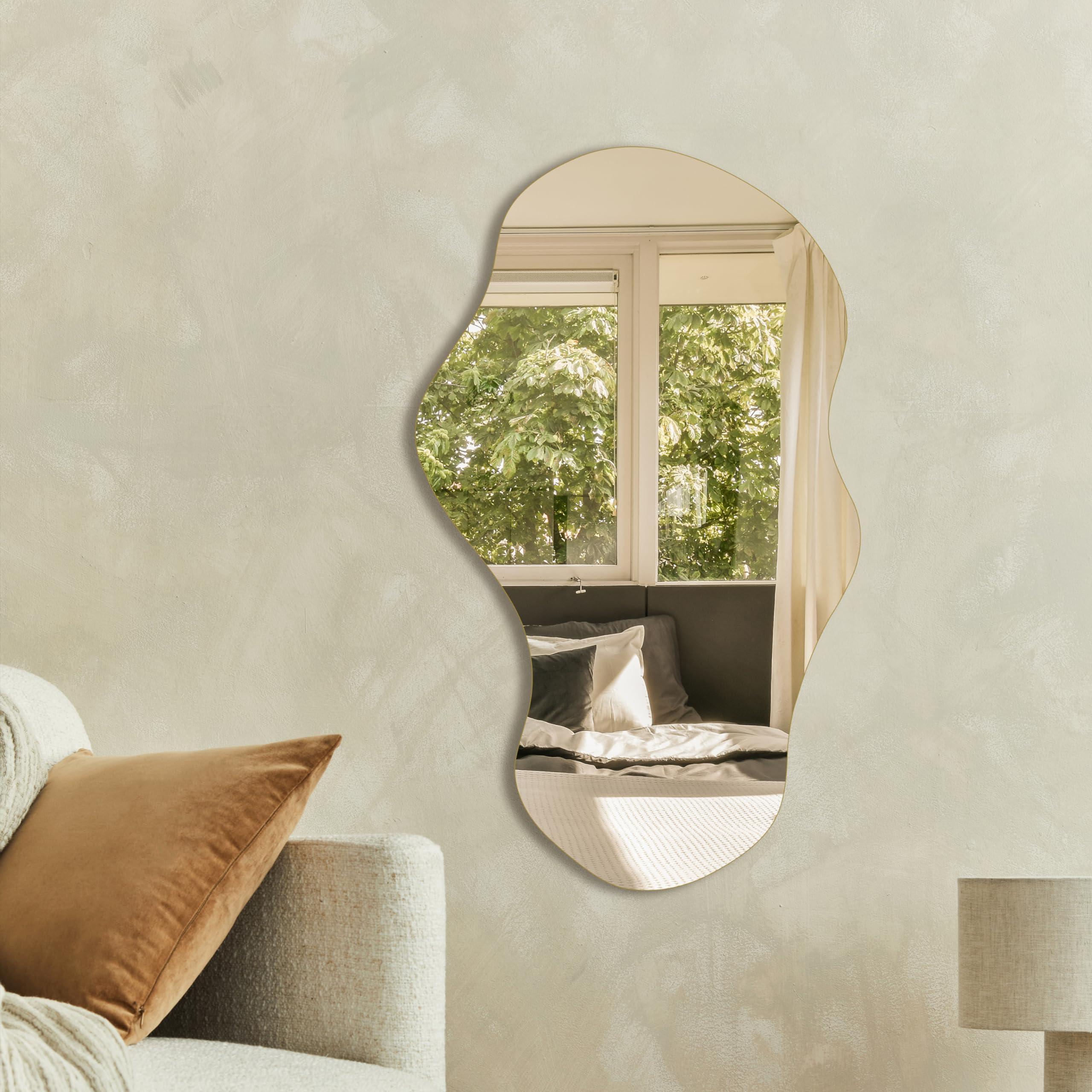 PERFNIQUE living room wall mirror as a stylish decor accent.