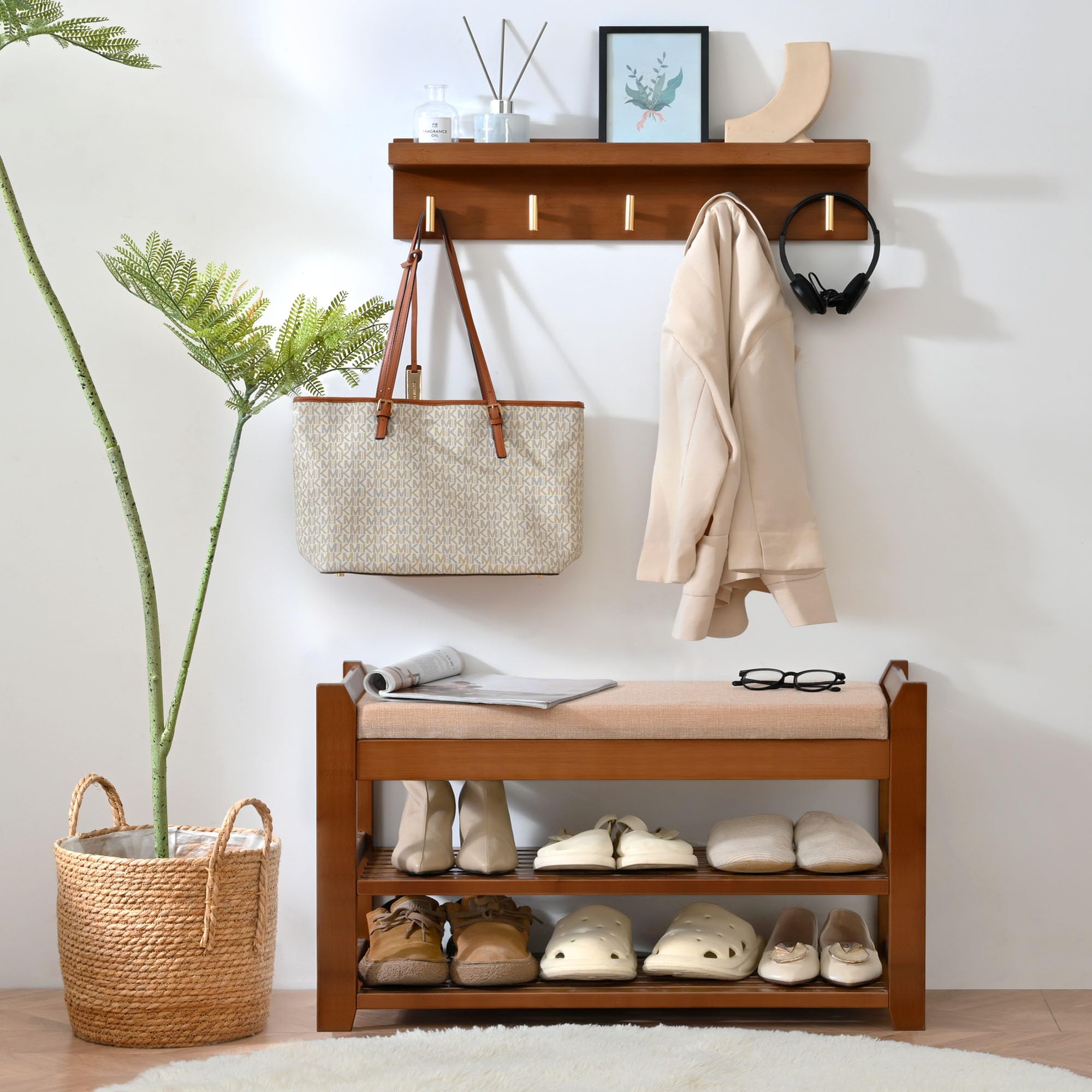 PETKABOO rotatable 5-hook rack provides flexible hanging options.
