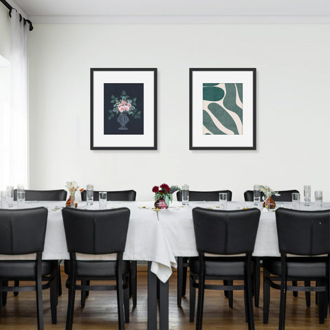 Picrit Plexiglass front provides durable, shatterproof protection for daily art.