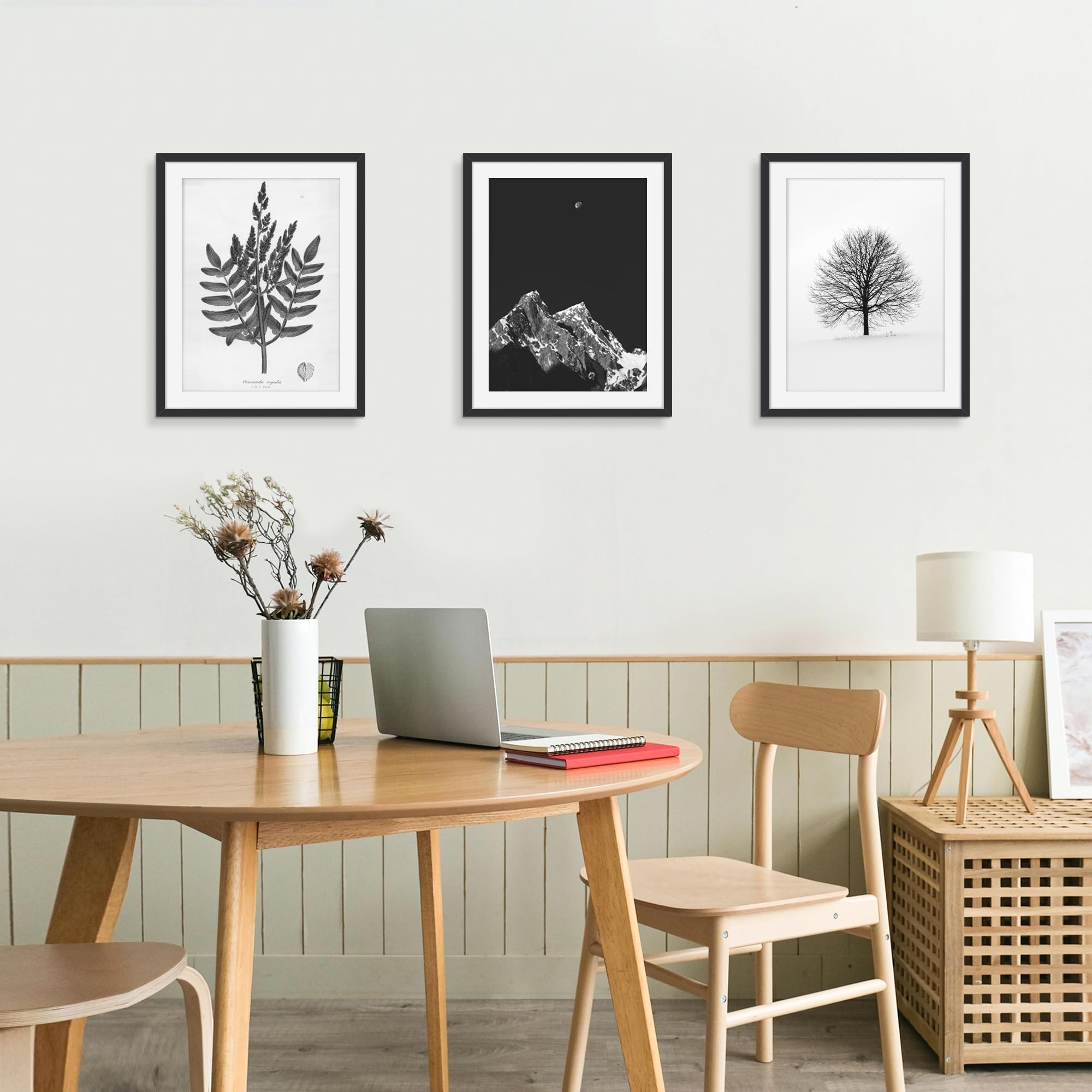 Picrit scratch-resistant surface helps frames stay clean and presentable.