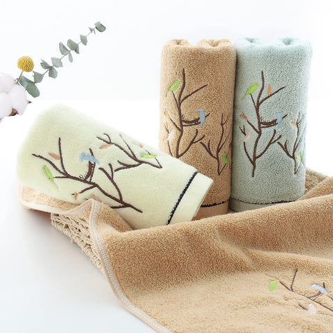 Pidada bathroom decor towels brighten the space with aqua green tone.