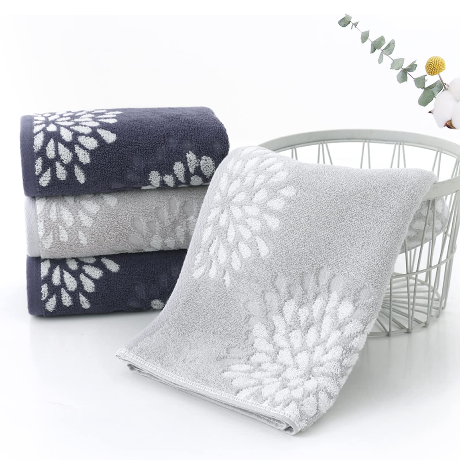 Pidada hydrangea denim-blue towel offers decorative color and strong absorption.