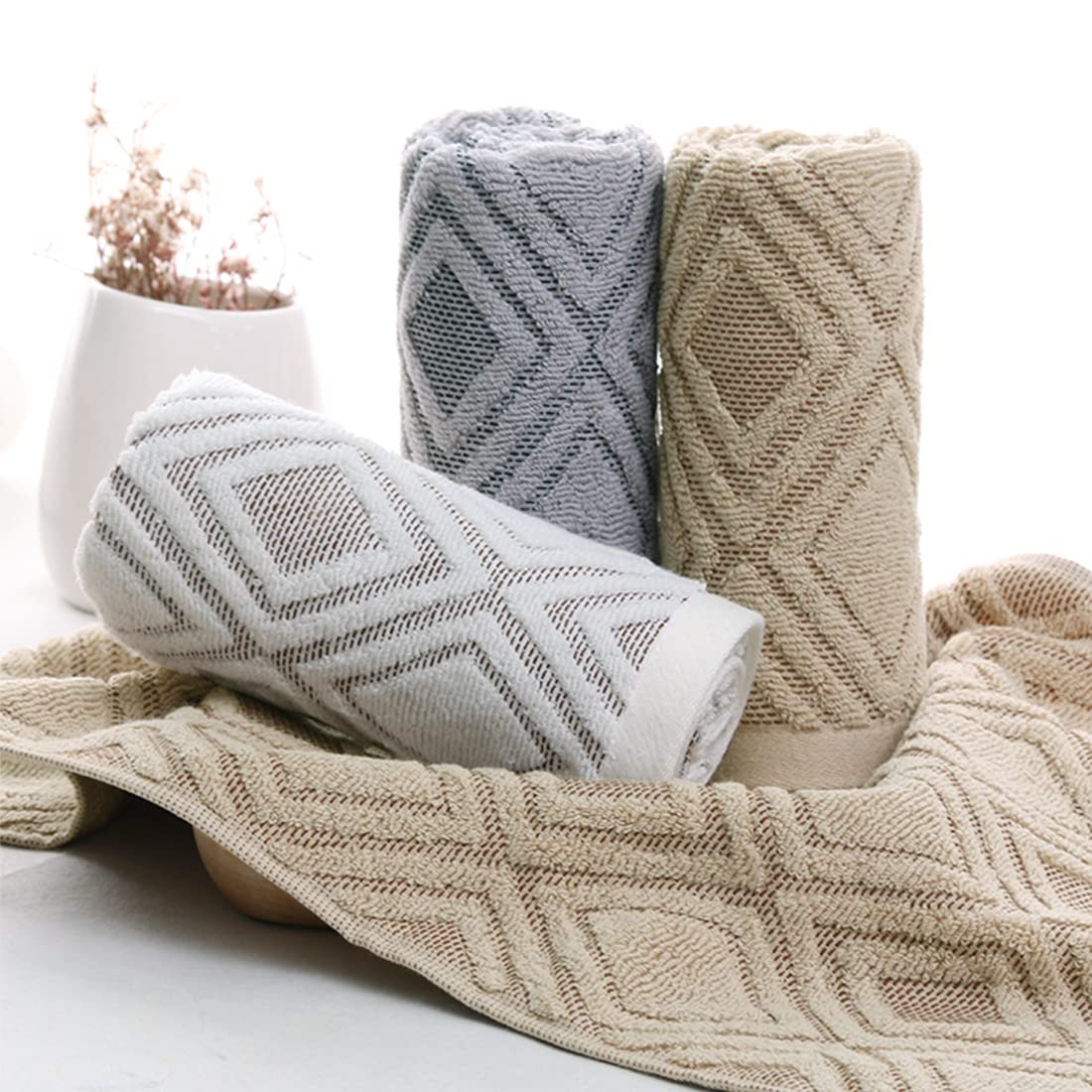Pidada gift-ready towel set with elegant packaging.