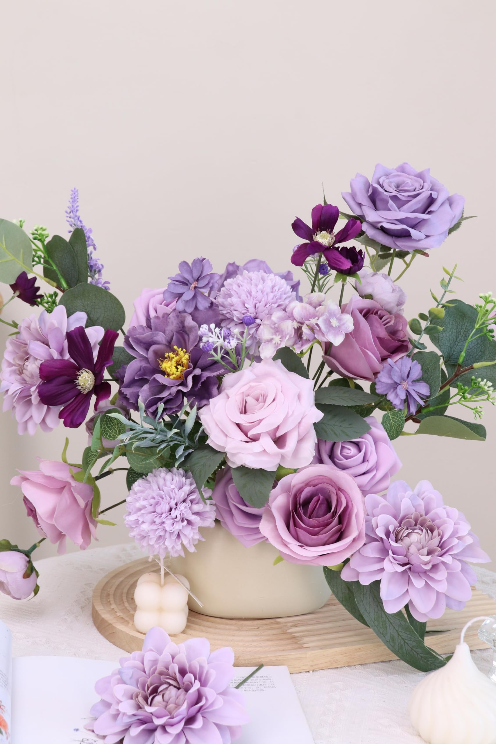 Piklado flexible stems allow easy shaping for bouquets and garlands.