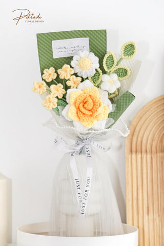 Piklado gift-ready crochet bouquet yellow makes a thoughtful, longer-lasting present.