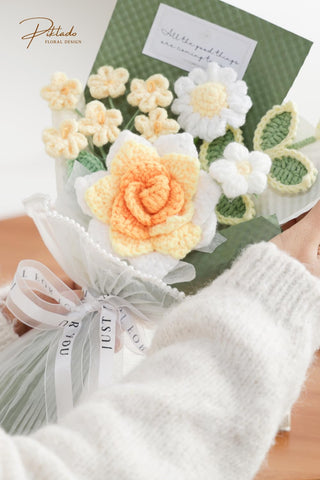 Piklado wedding decor crochet bouquet yellow adds timeless charm to venue tables.