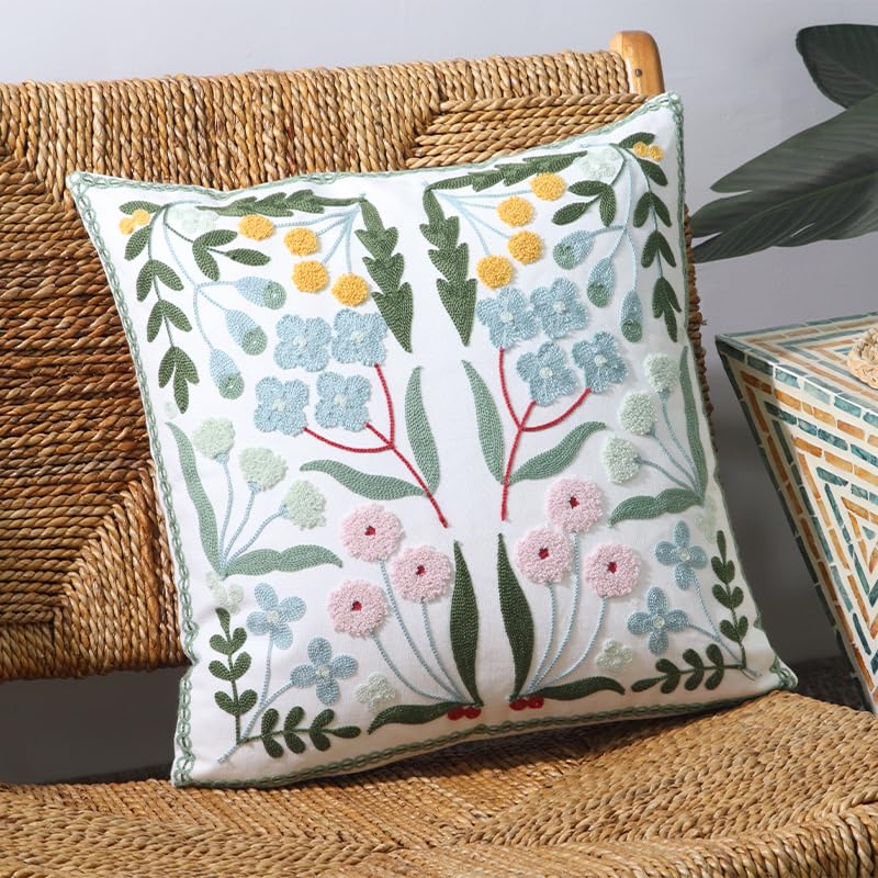 Pilmandu floral pillow case for living room pairs with sofas and beds.