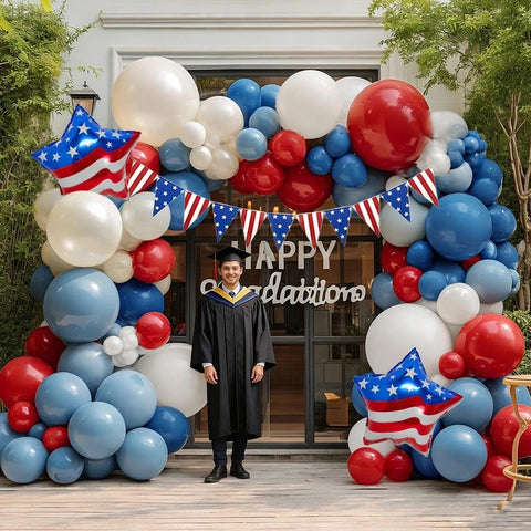 Pinbra foil star balloons enrich the celebratory vibe.
