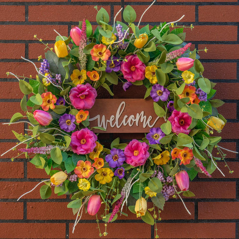 Pinkpuii Wreath on mantel displays fullness for living spaces.
