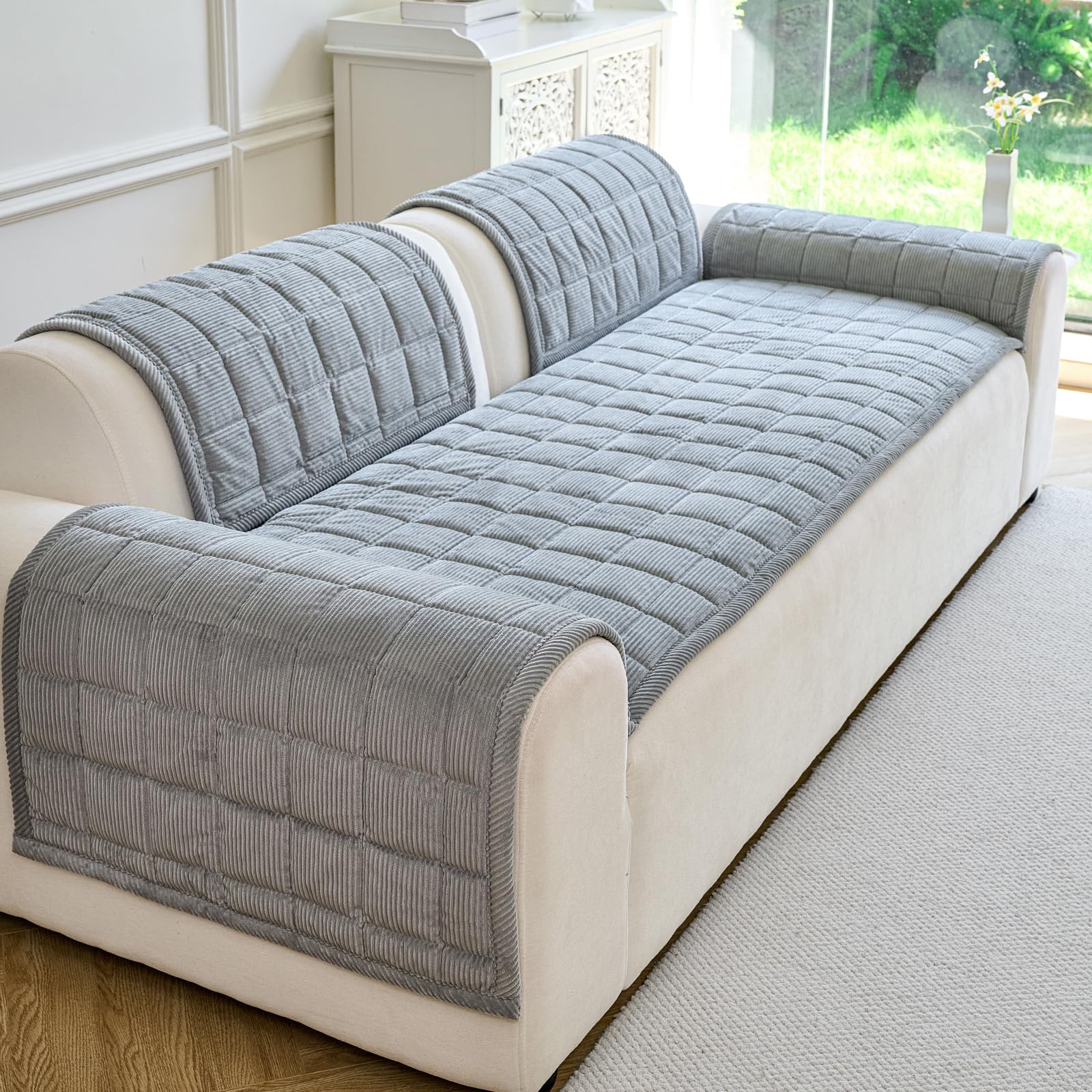 PJLZJFBY non-slip backing keeps the cover in place on sofas