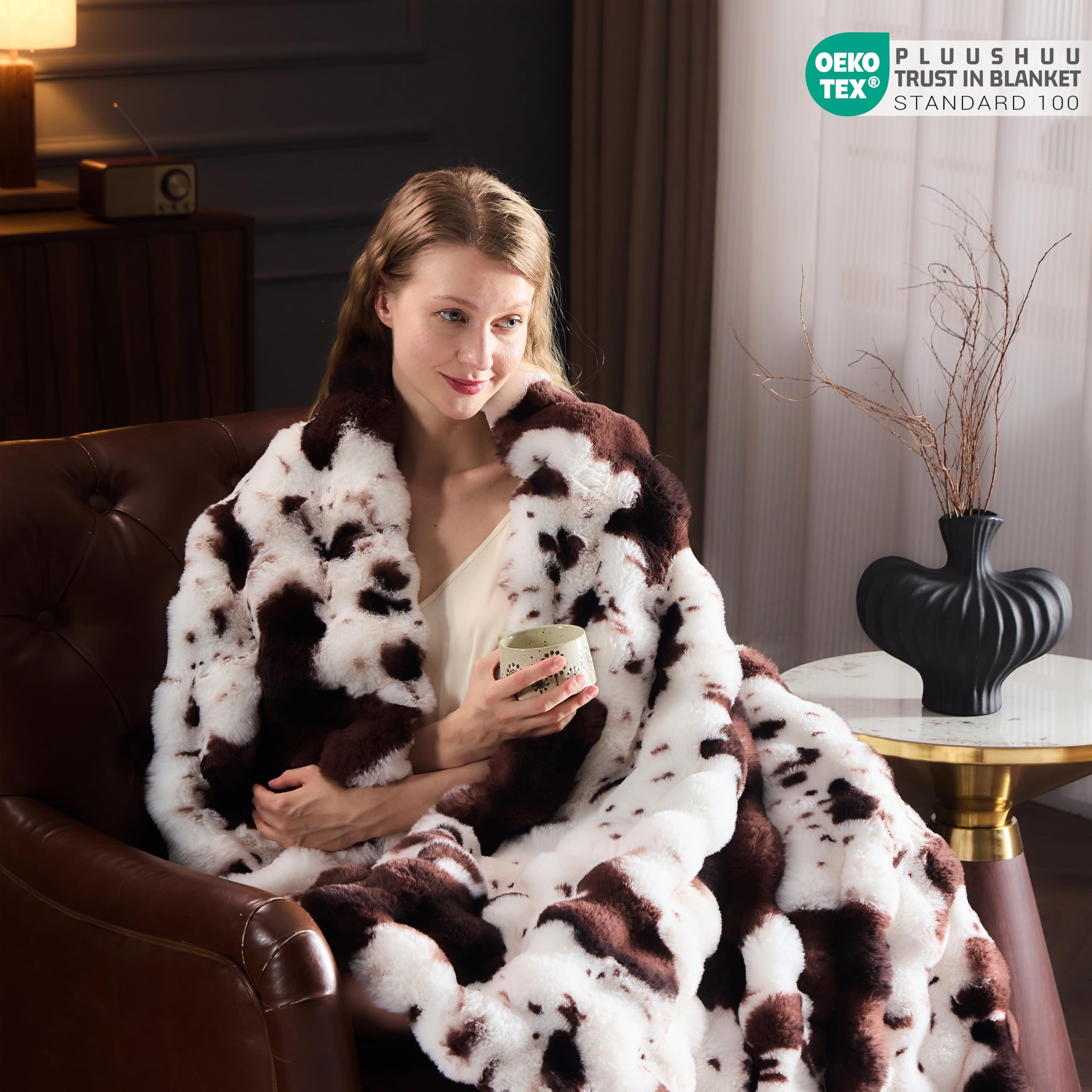 PLUUSHUU crystal velvet lining provides smooth, comforting feel.