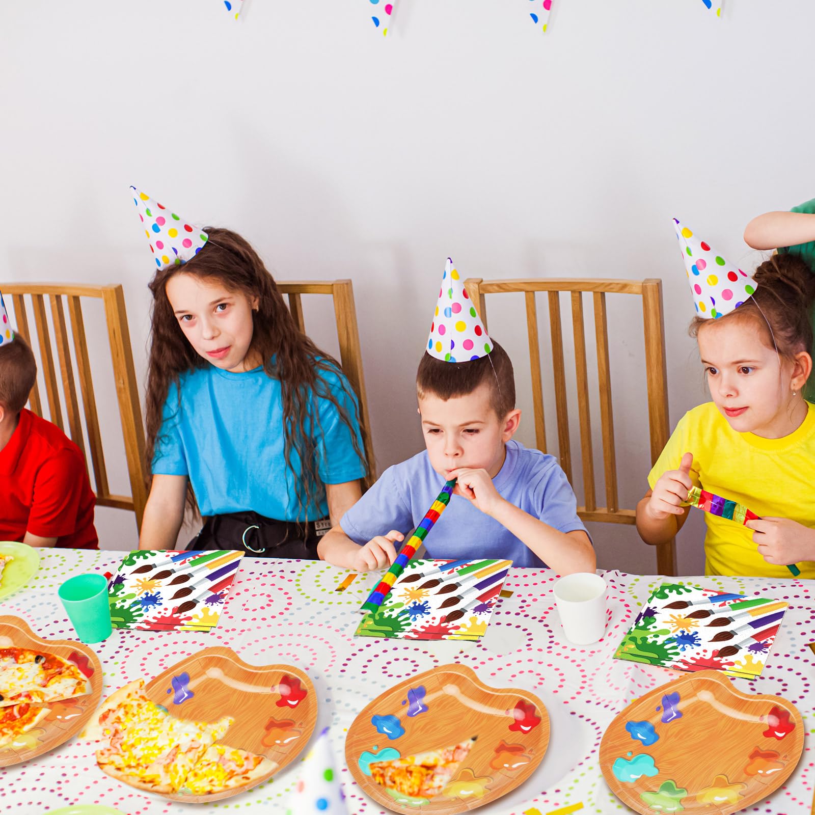 Poen art birthday tableware creates an artistic ambiance for celebrations.
