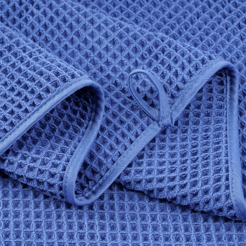 POLYTE bath towel edge with satin trim and rounded corners