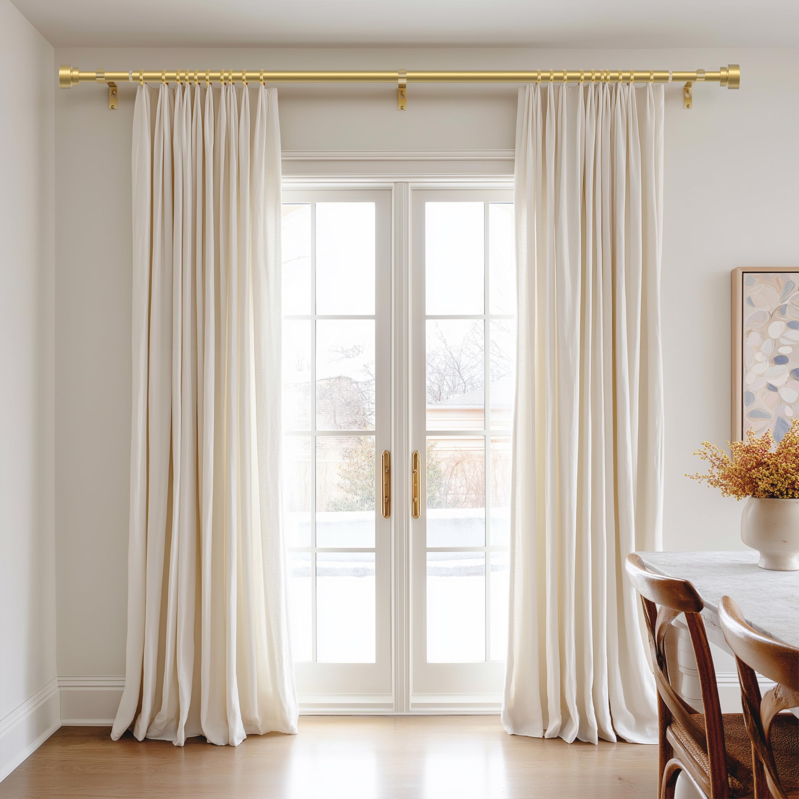 PORTRES telescoping rod demonstrates adjustable length for a precise window fit.