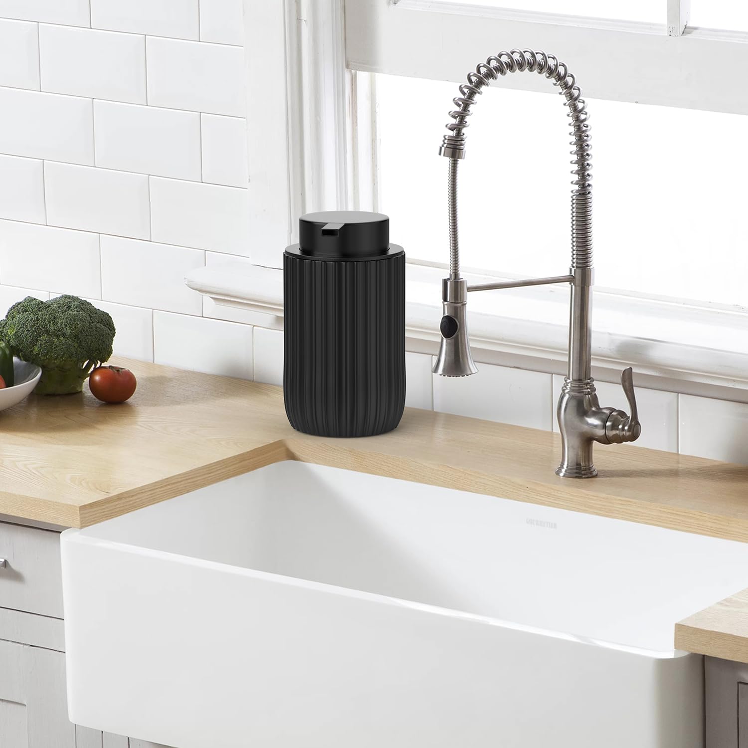 POSOSTO sleek ceramic design complements decor while delivering fine foam.
