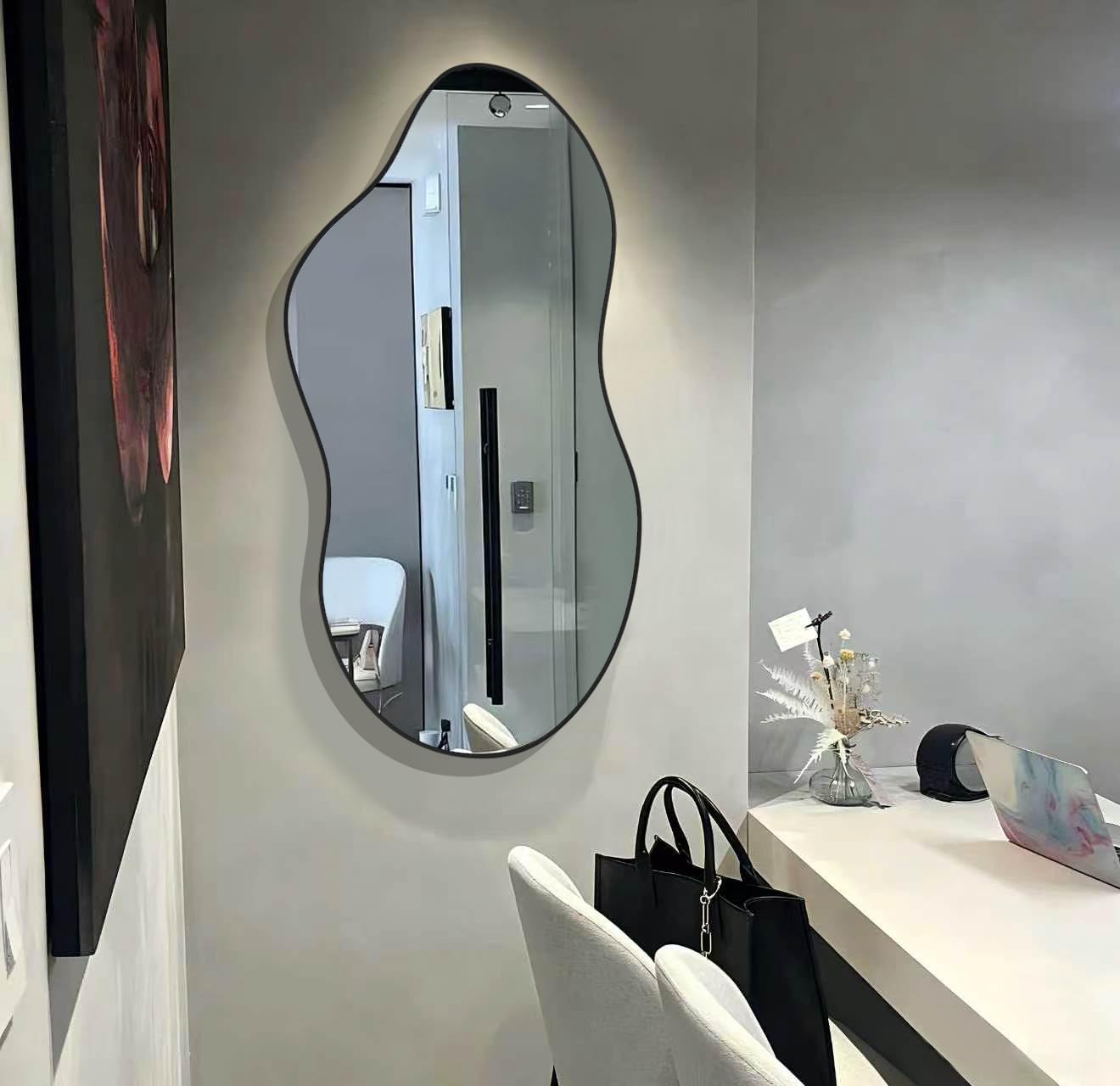 Potijo clear-reflection mirror minimizes distortion for accurate viewing and layout checks.